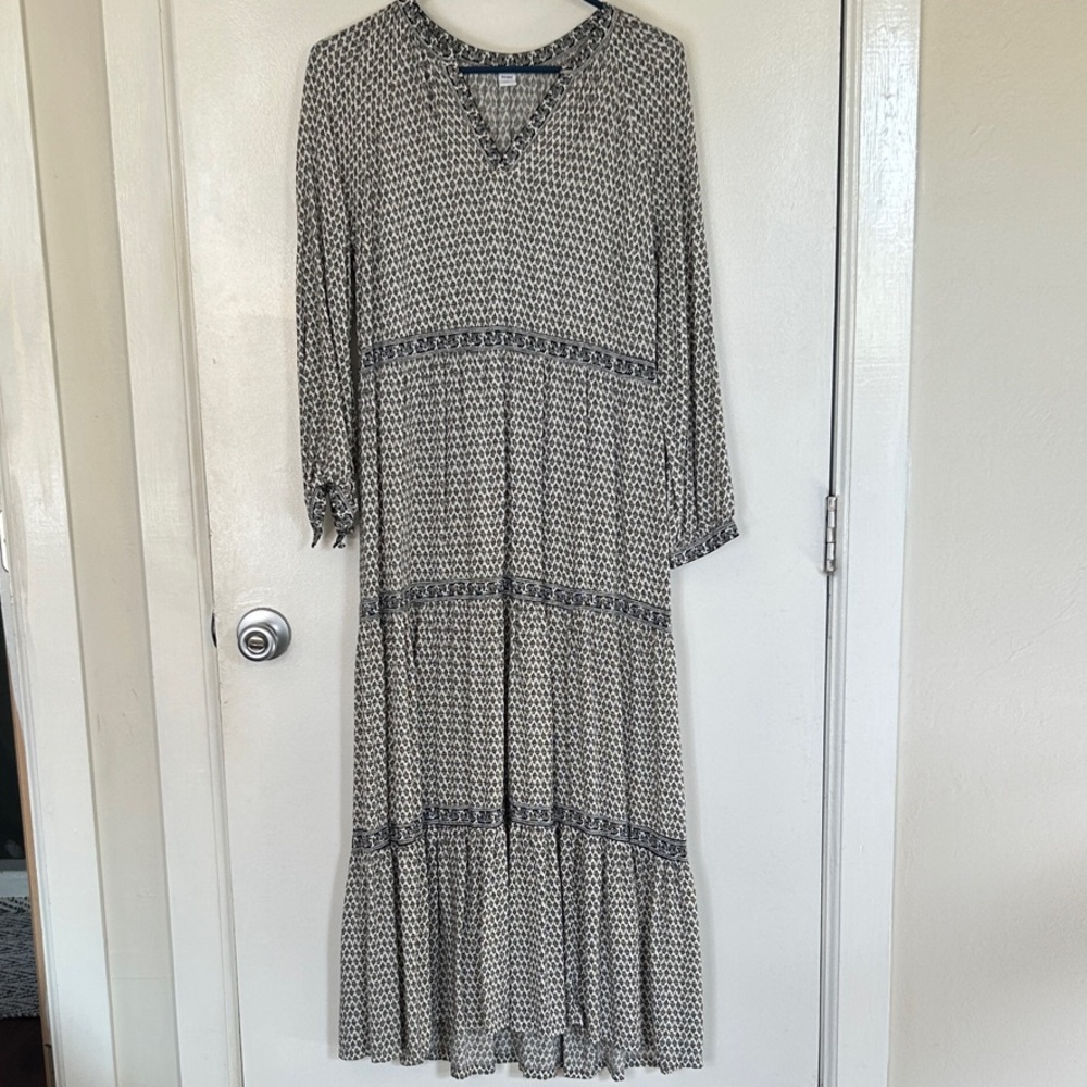 Old Navy Black & White Patterned Tiered Maxi Dress